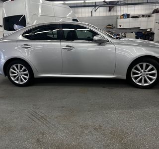 2009 Lexus IS IS 250 AWD 6-Speed Sequential photo 4