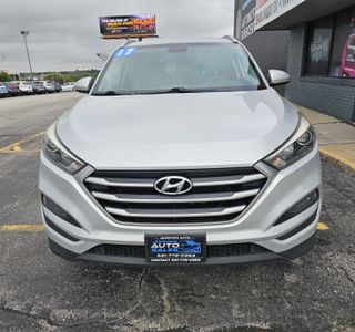 2017 Hyundai Tucson SE AWD photo 3