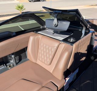 2025 Malibu M242 photo 11