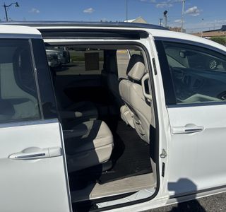 2018 Chrysler Pacifica Hybrid Touring L photo 14