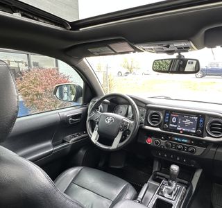2017 Toyota Tacoma TRD Off Road Premium Long Bed V6 4WD photo 26