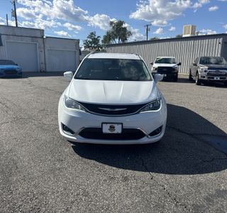 2018 Chrysler Pacifica Hybrid Touring L photo 3
