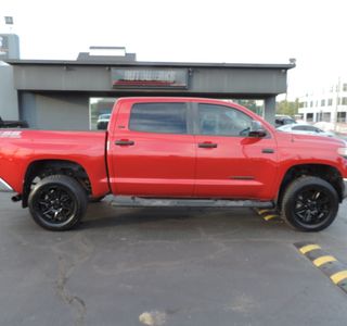2019 Toyota Tundra CrewMax SR5 4WD photo 3