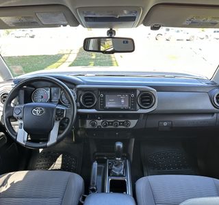 2017 Toyota Tacoma SR5 4WD photo 26