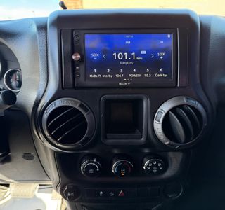 2014 Jeep Wrangler Unlimited Sport 4WD photo 15