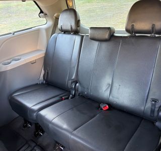 2014 Toyota Sienna FWD 7-Passenger V6 photo 6