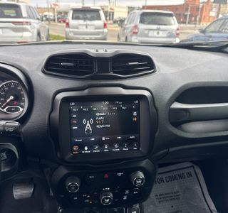 2019 Jeep Renegade Latitude 4WD photo 15