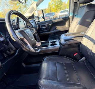 2018 GMC Sierra 3500HD Denali Crew Cab 4WD photo 13