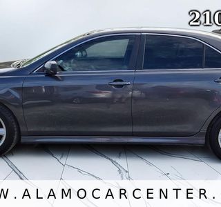 2009 Toyota Camry SE photo 2