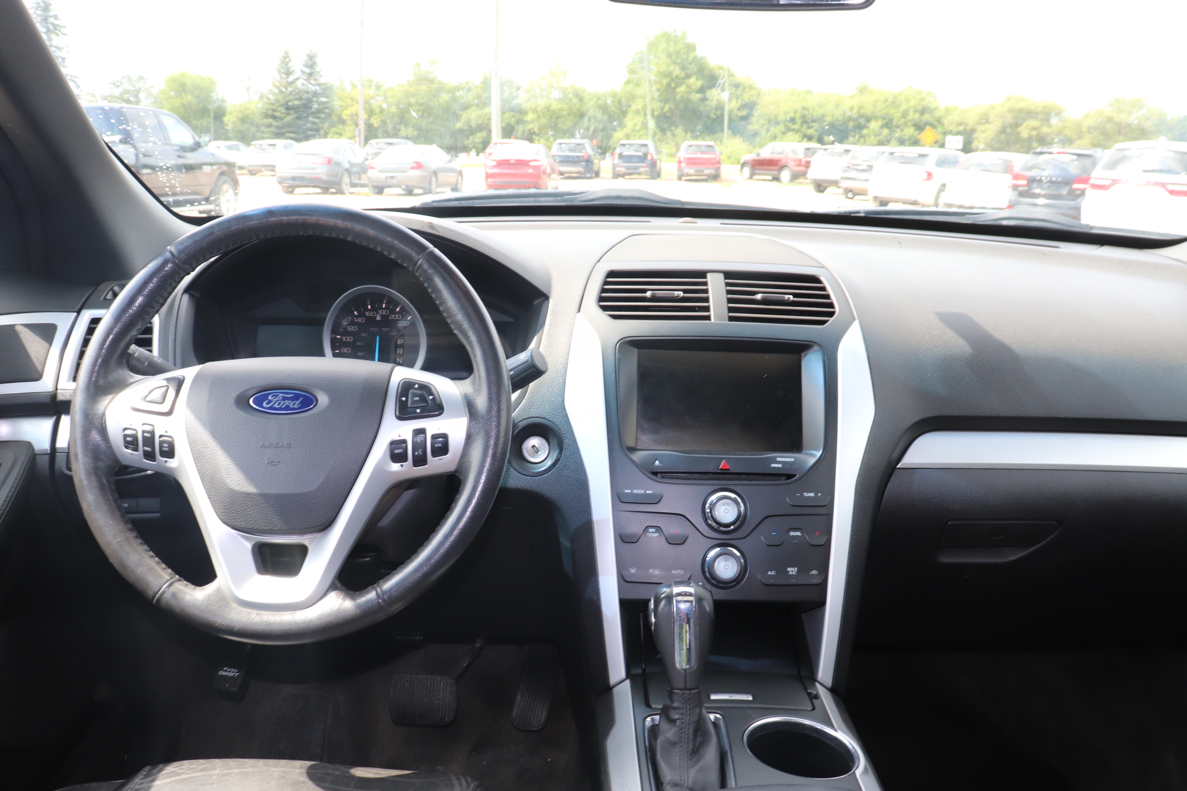 2014 Ford Explorer (R)(J)(7) XLT 4WD - 9