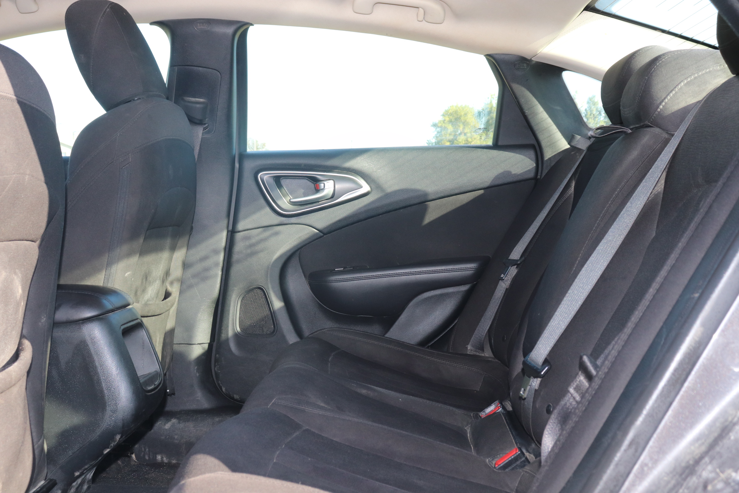 2015 Chrysler 200 (R)(E)(5) LX - 14