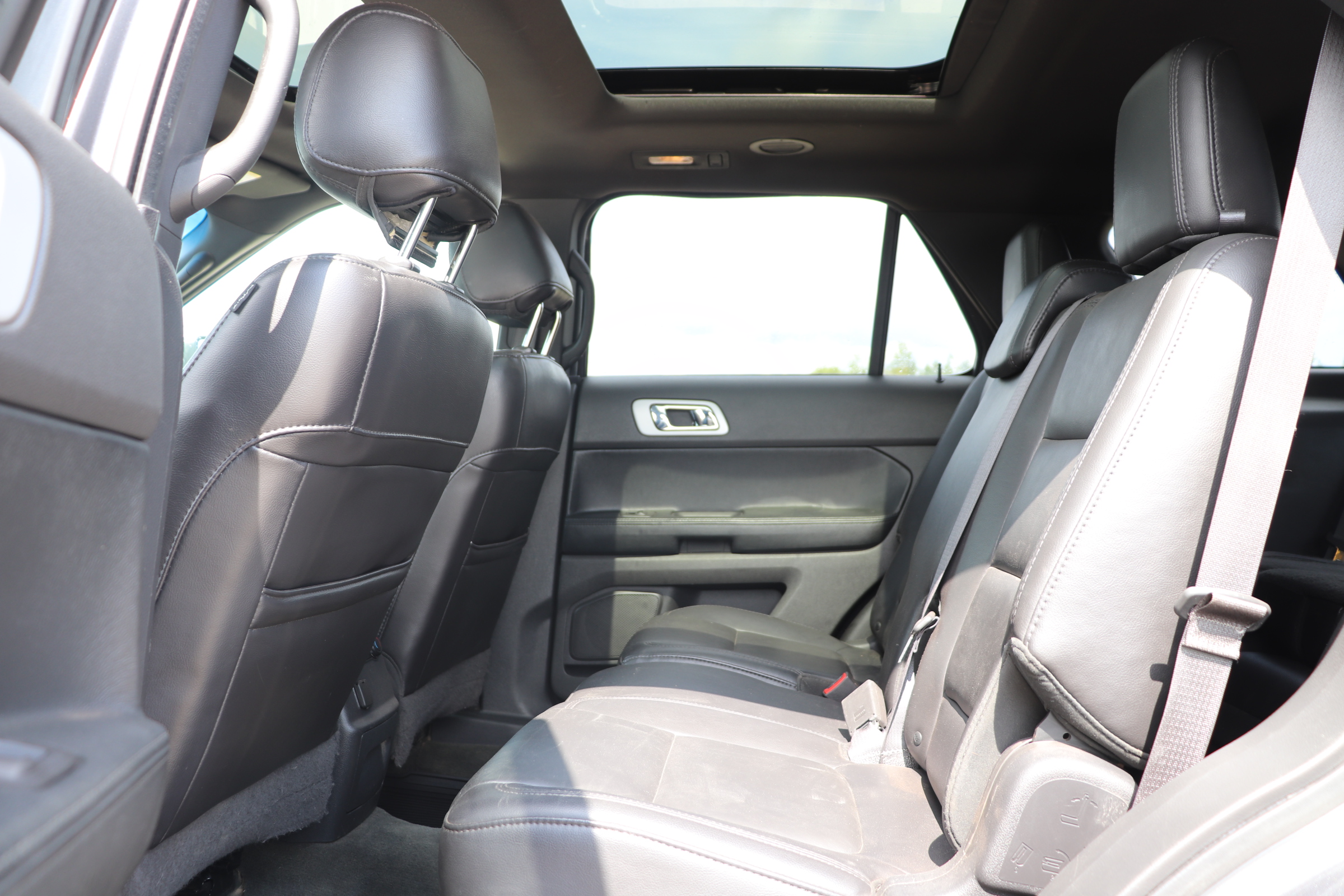 2014 Ford Explorer (R)(J)(7) XLT 4WD - 13