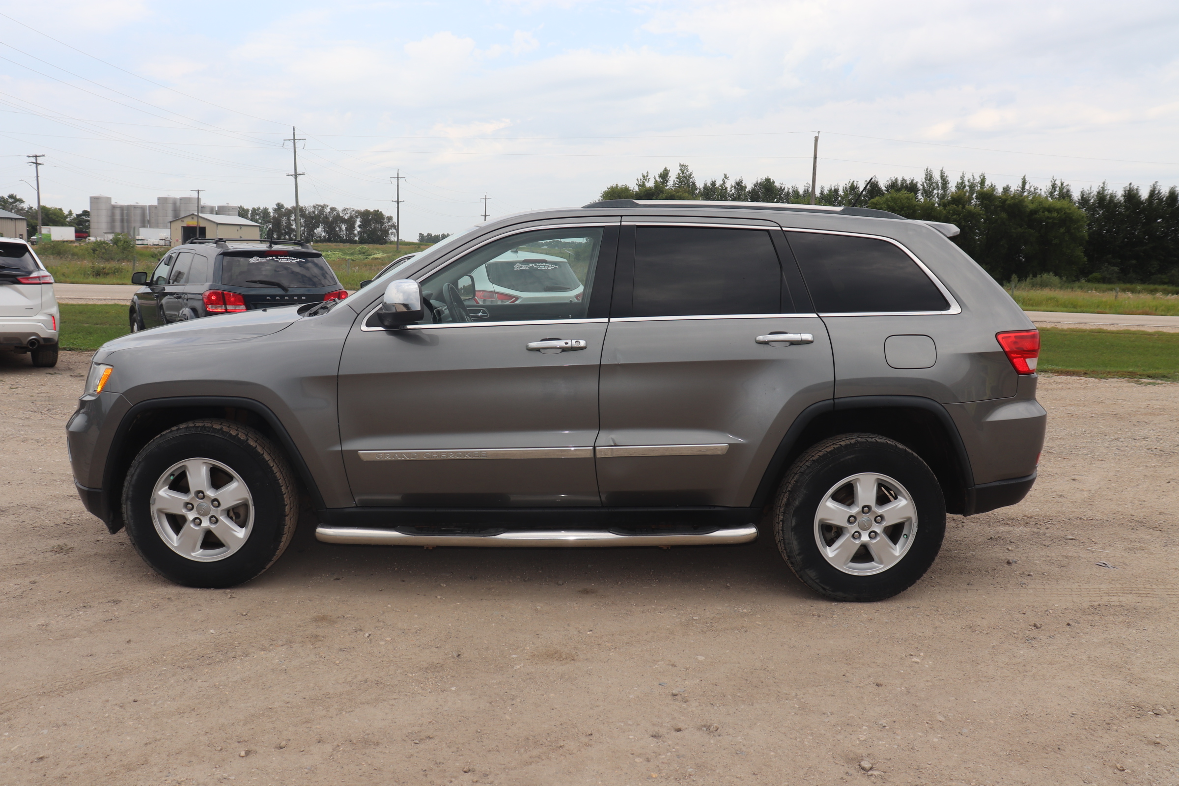 2012 Jeep Grand Cherokee (R)(G)(5) Laredo 4WD - 5