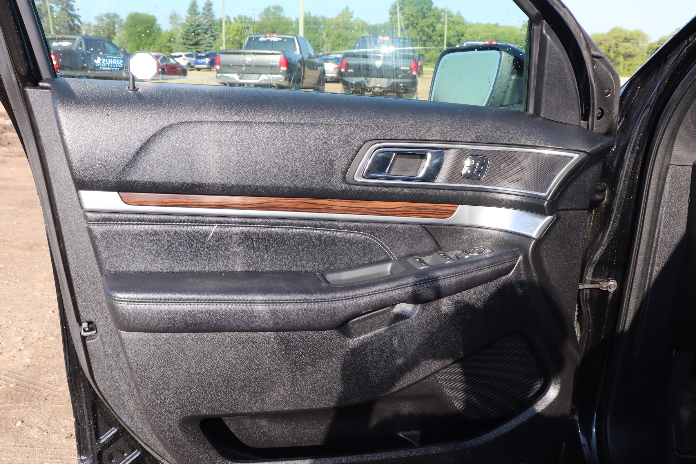 2017 Ford Explorer (R)(P)(7) Limited 4WD - 11