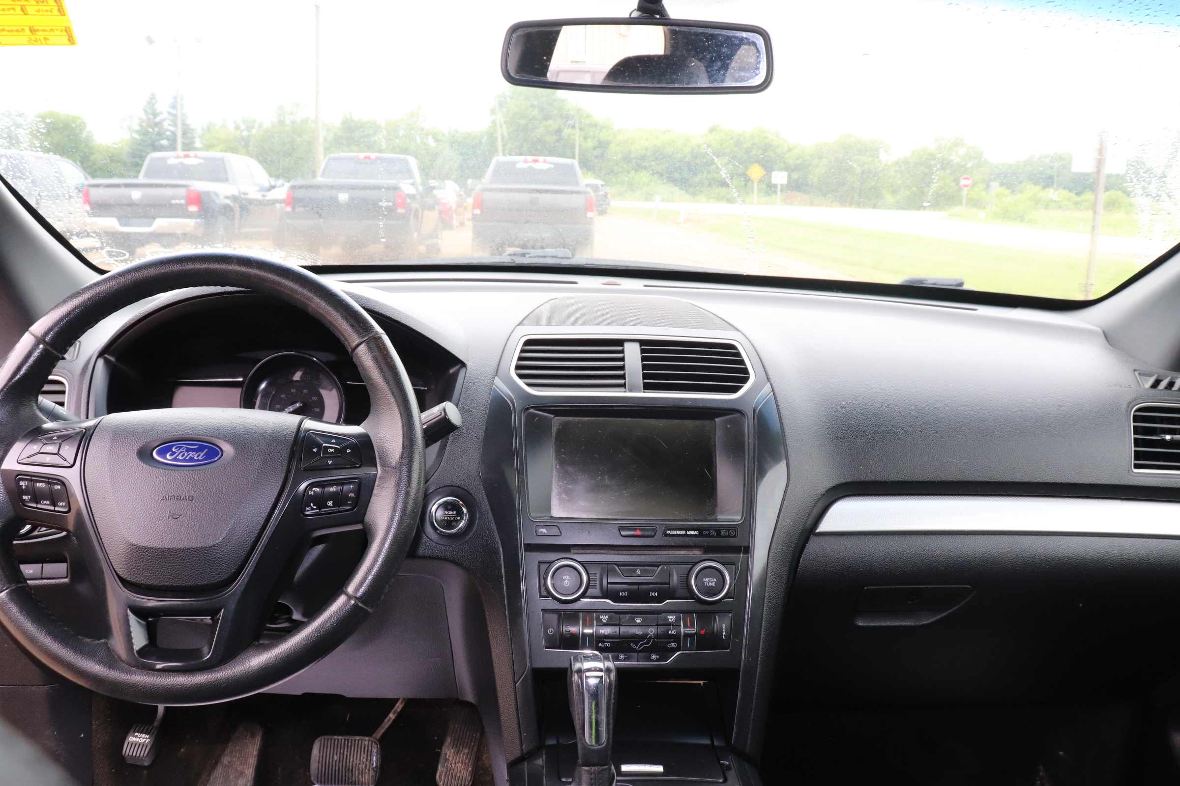 2016 Ford Explorer (R)(P)(7) XLT 4WD - 11
