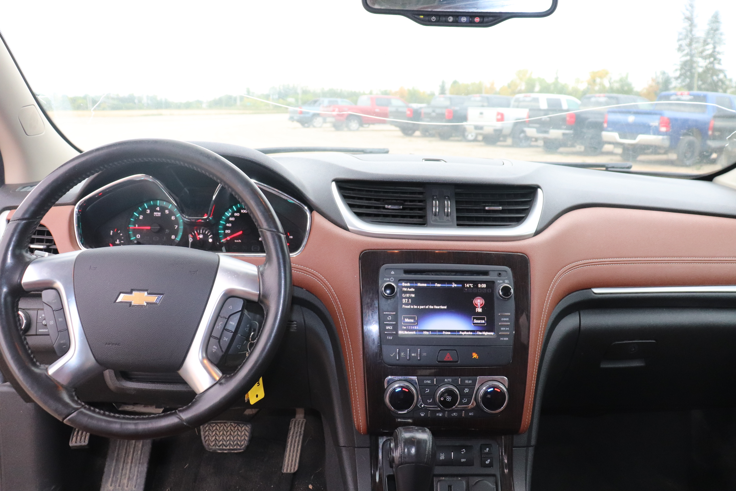2015 Chevrolet Traverse (R)(G)(7) 2LT AWD - 11