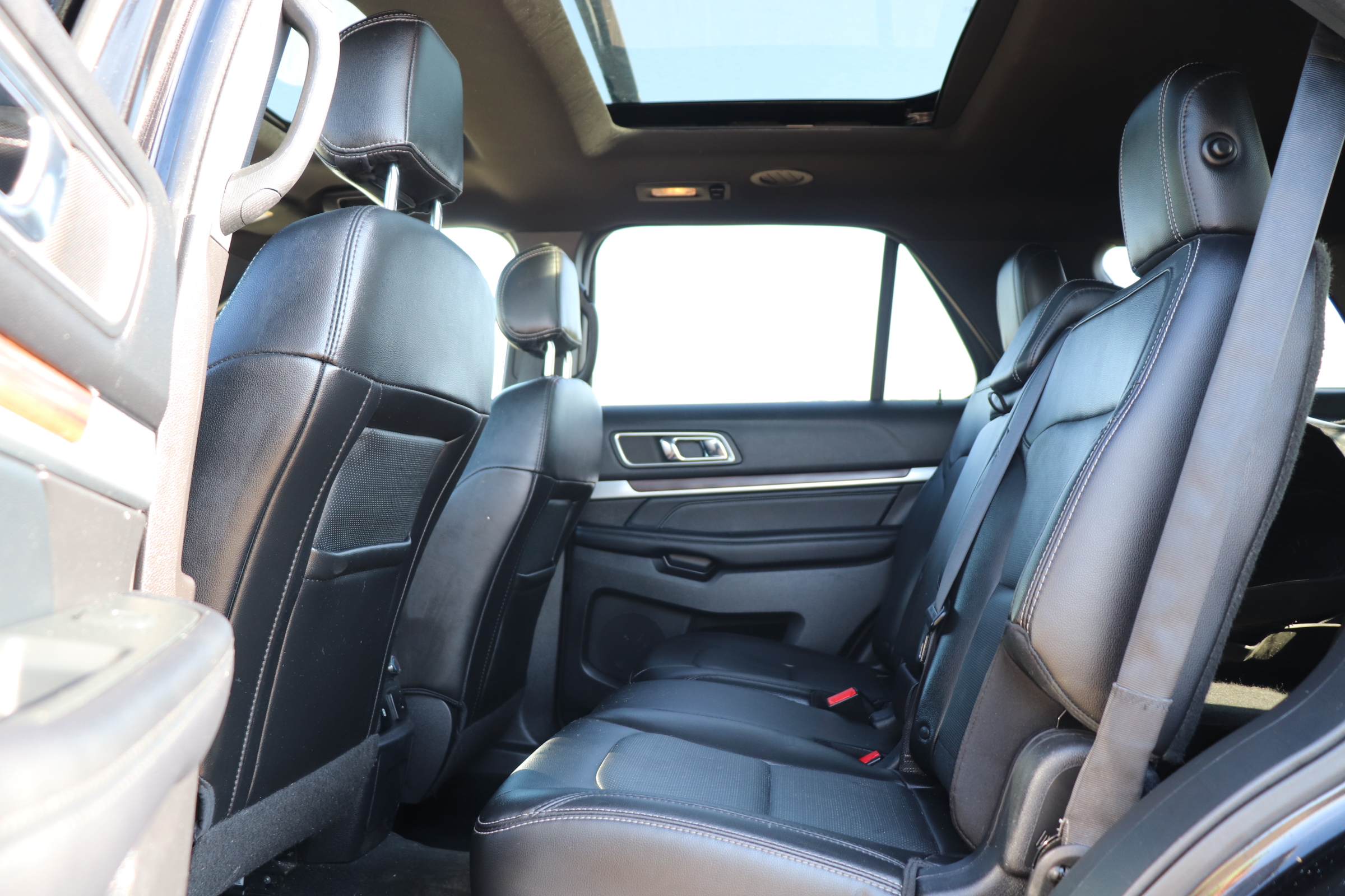 2017 Ford Explorer (R)(P)(7) Limited 4WD - 9