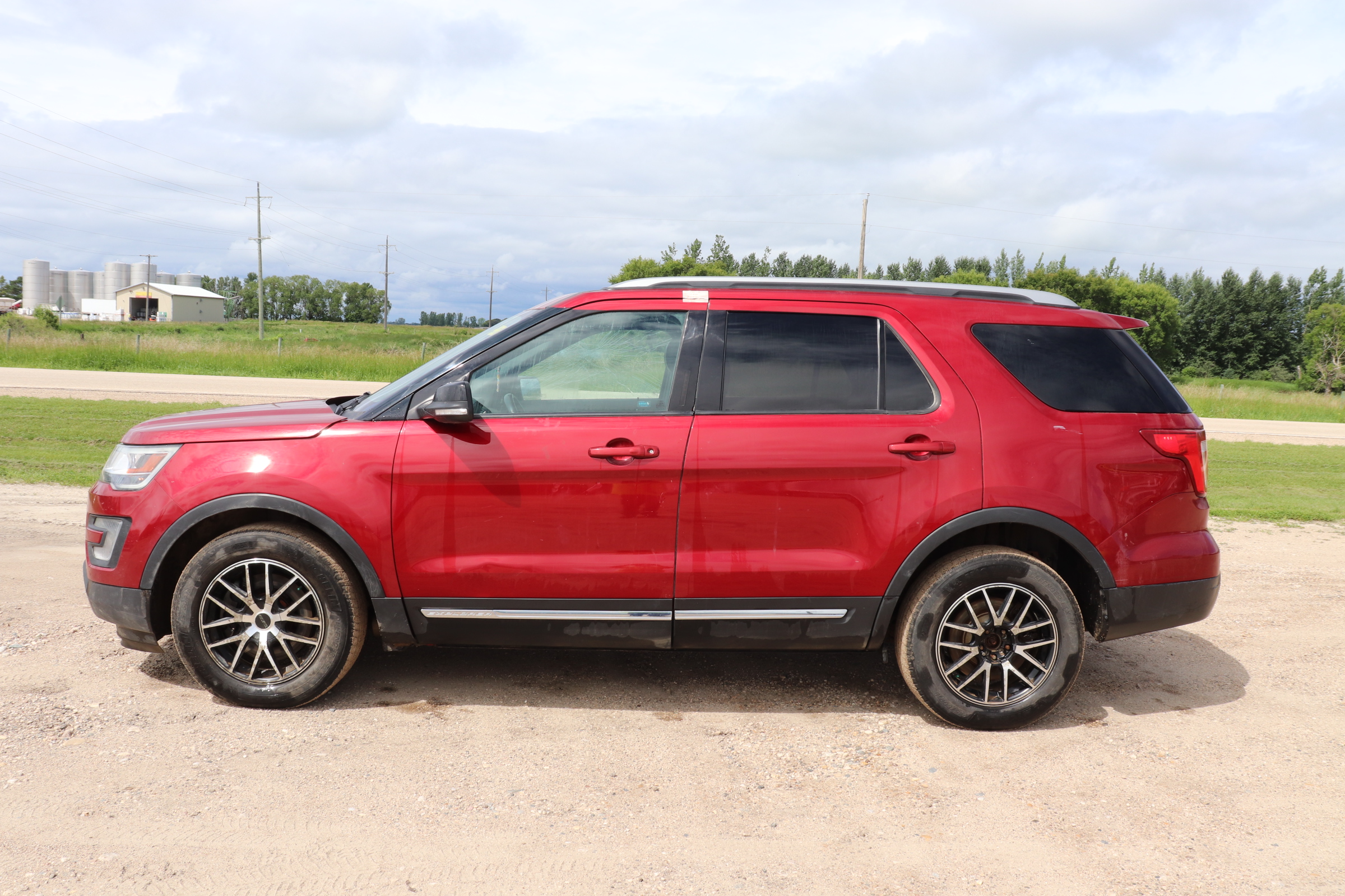 2017 Ford Explorer (R)(J)(7) XLT 4WD - 2