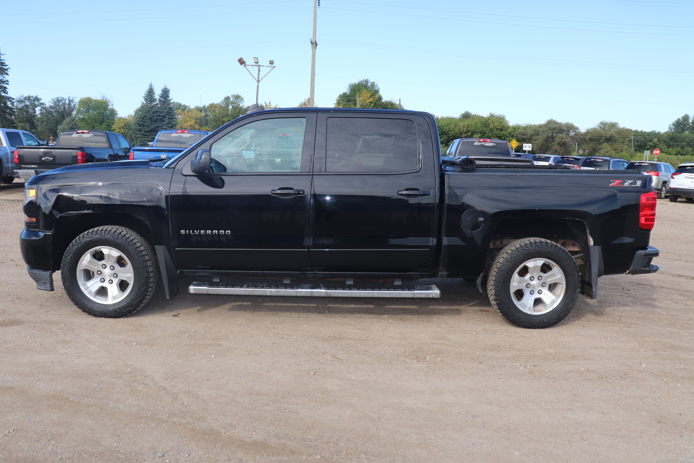 2018 Chevrolet Silverado 1500 (R)(S)(5) LT Crew Cab 4WD - 5