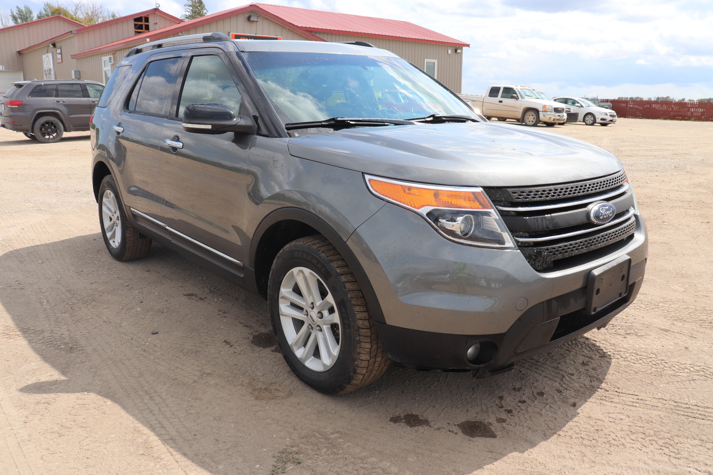 2014 Ford Explorer (R)(J)(7) XLT 4WD - 2