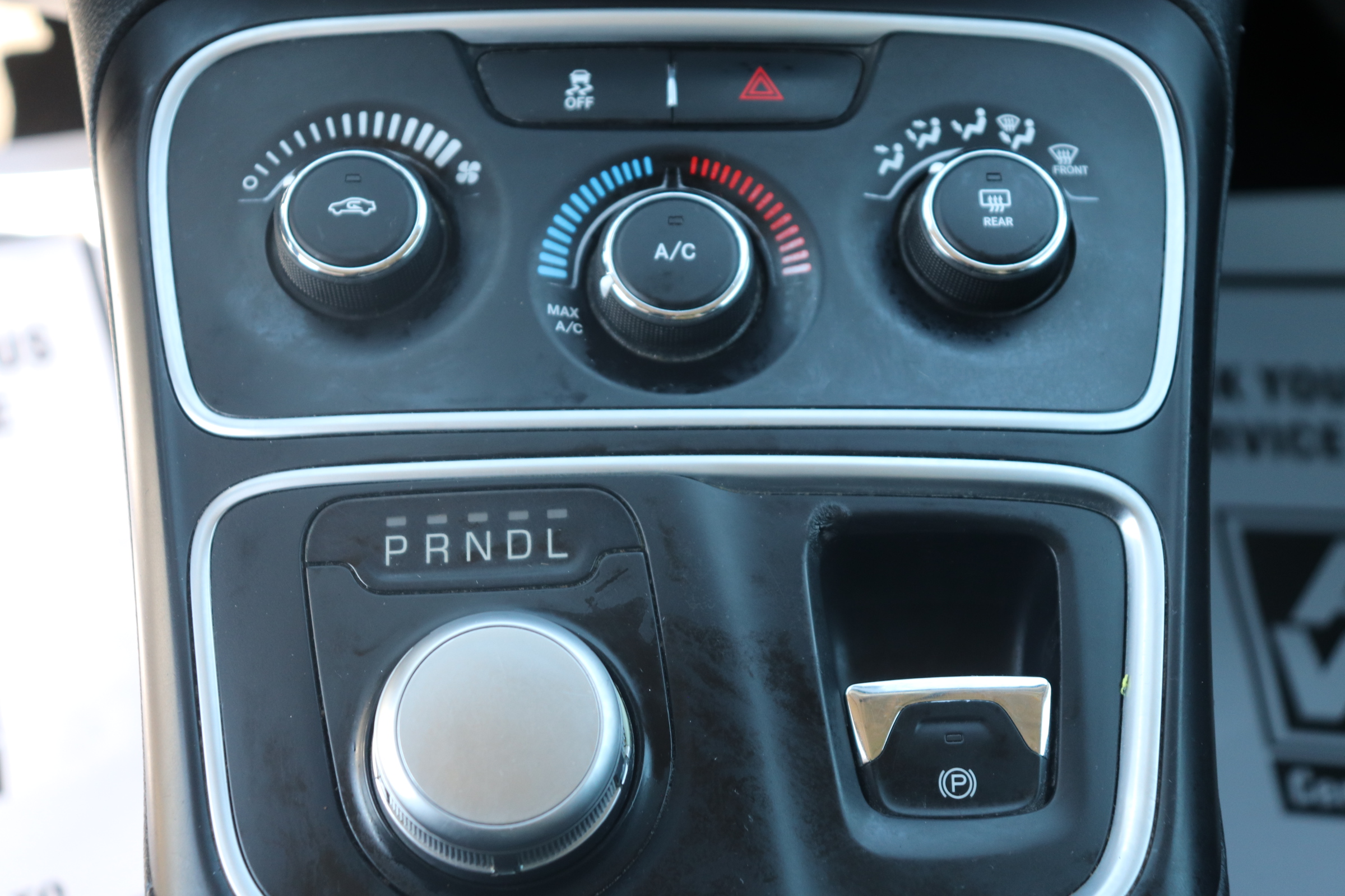 2015 Chrysler 200 (R)(E)(5) LX - 13
