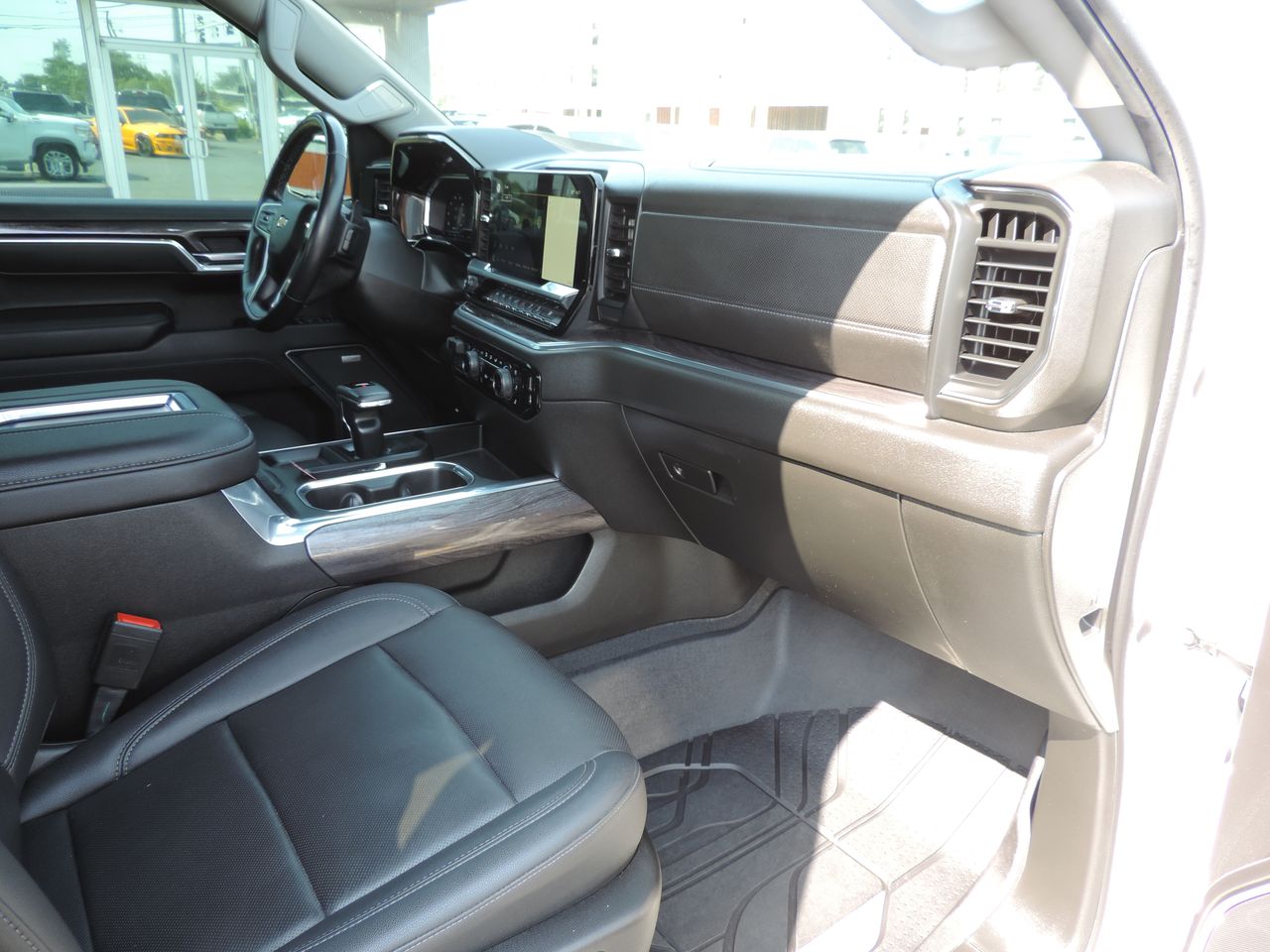 2022 Chevrolet Silverado 1500 LTZ Crew Cab 4WD