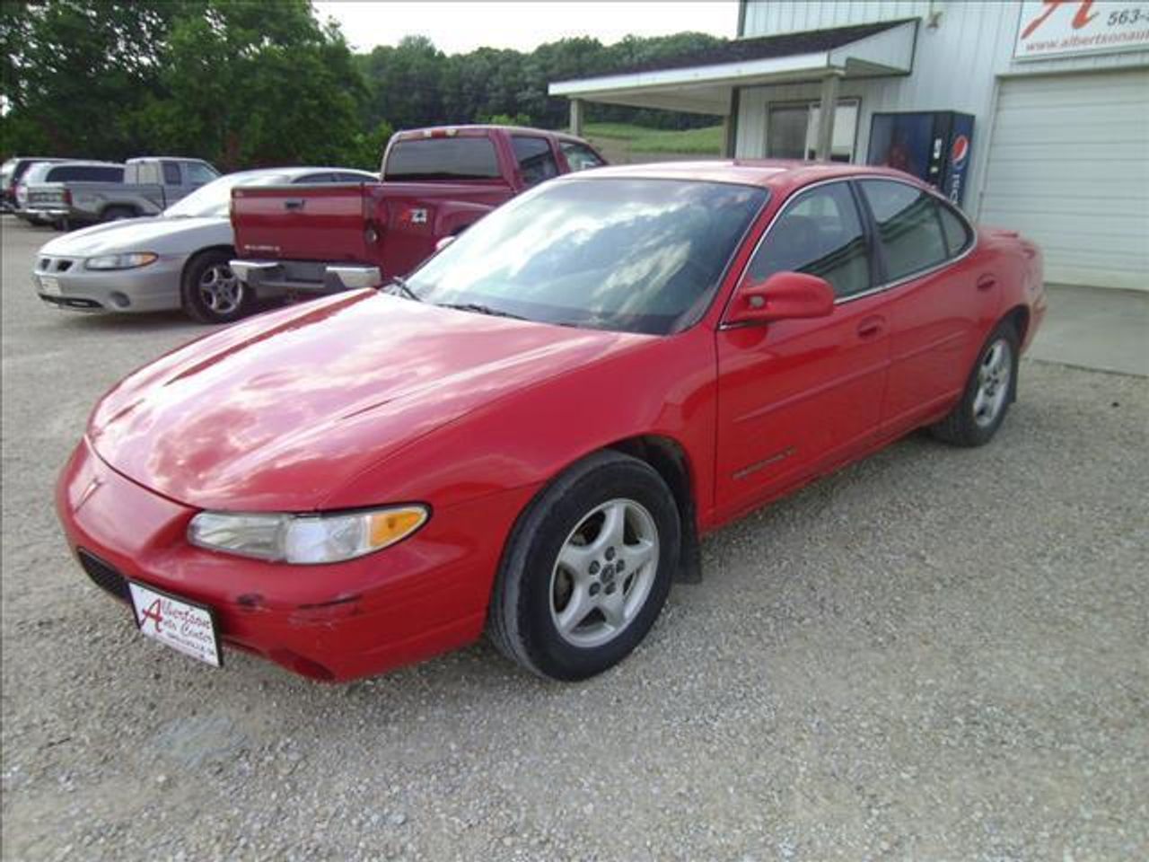2000 Pontiac Grand Prix SE sedan