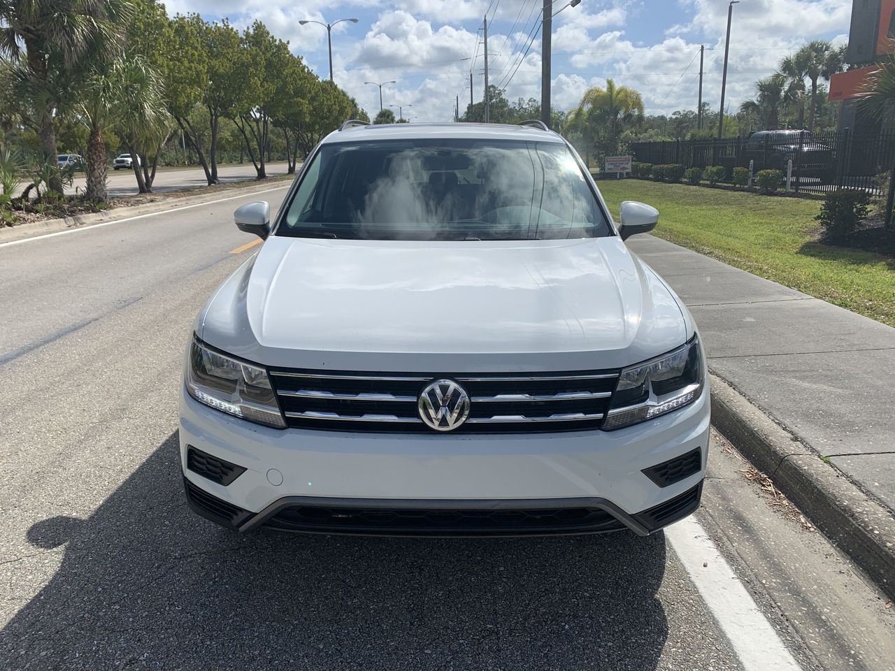 2019 Volkswagen Tiguan SE image 2