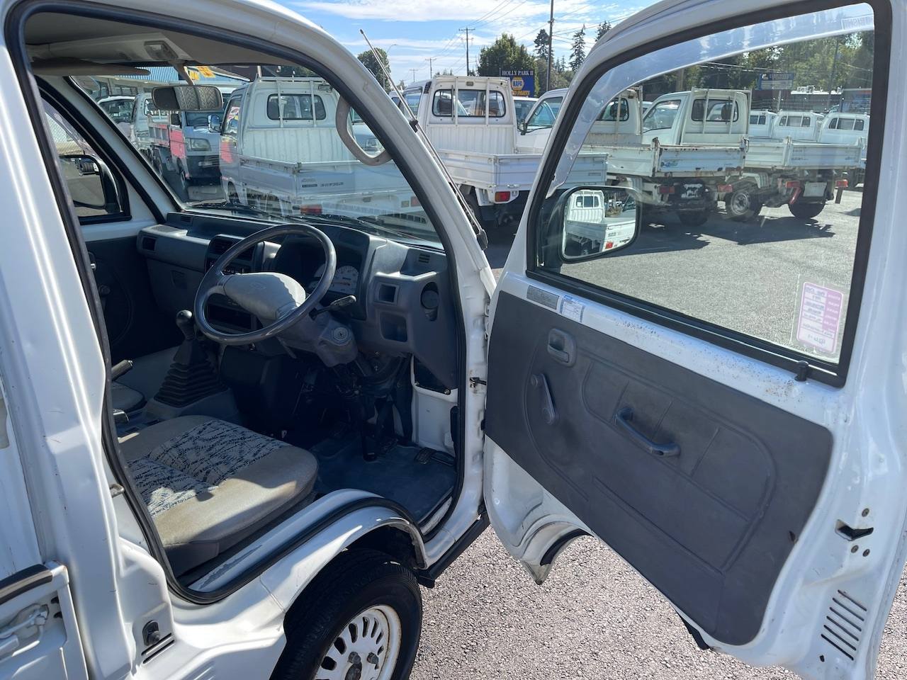 1997 Mitsubishi Minicab VX Special Edition 4WD, 2Hi-4Hi-4Lo, 5MT, PS