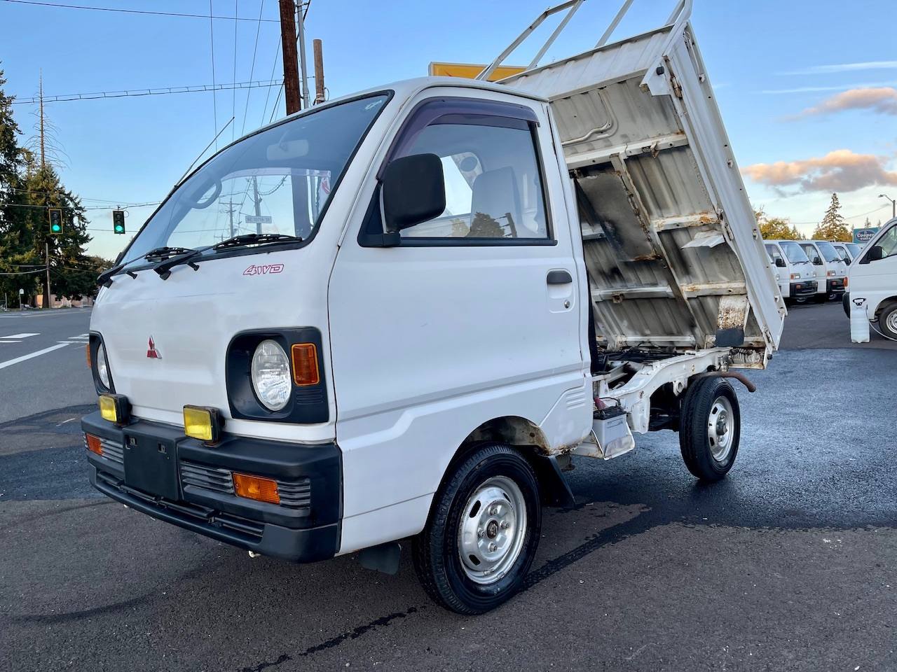 1991 Mitsubishi Minicab SD Dump 4WD, 2Hi-4Hi-4Lo, 4MT, AC, LSD