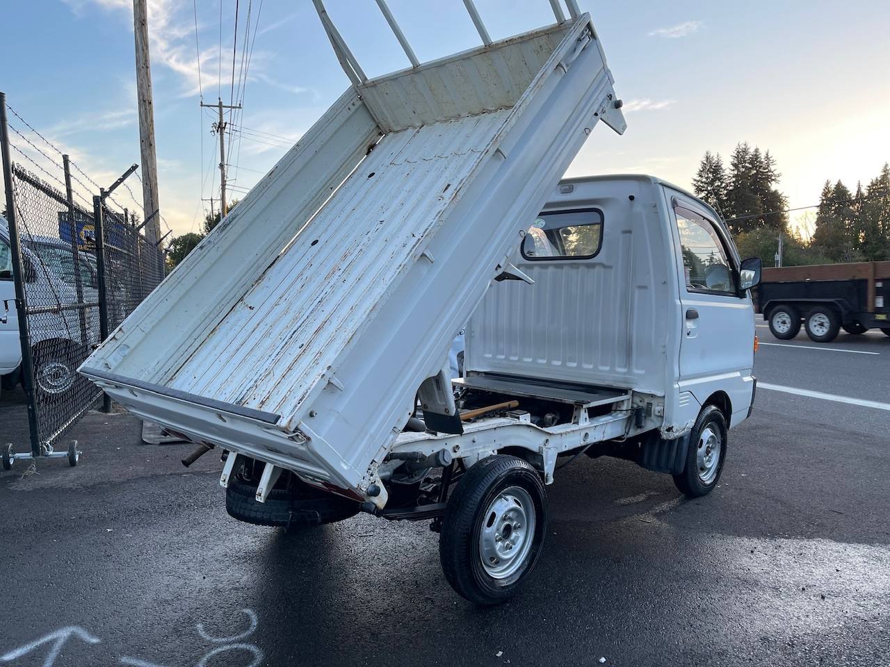1991 Mitsubishi Minicab SD Dump 4WD, 2Hi-4Hi-4Lo, 4MT, AC, LSD