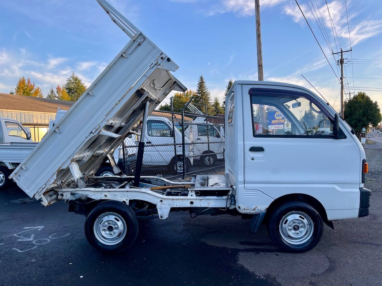 1991 Mitsubishi Minicab SD Dump 4WD, 2Hi-4Hi-4Lo, 4MT, AC, LSD