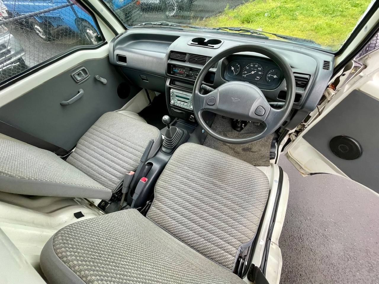 2000 Daihatsu Hi-Jet EFI DLI Twincam 12V 4WD, 2Hi-4Hi, AC, 5MT