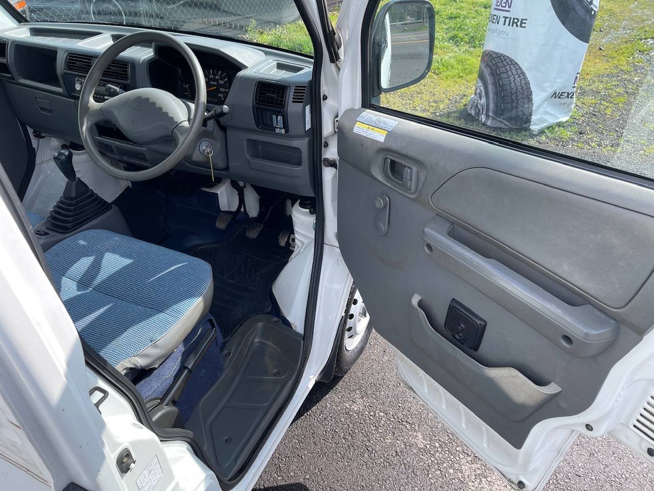 1999 Mitsubishi Minicab Special Edition 4WD, 2Hi-4Hi-4Lo, AC, PS, 5MT