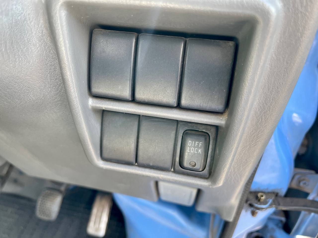 2000 Suzuki Carry EFI 4WD, 2Hi-4Hi-4Lo, AC, 5MT, Diff Lock, Rare!