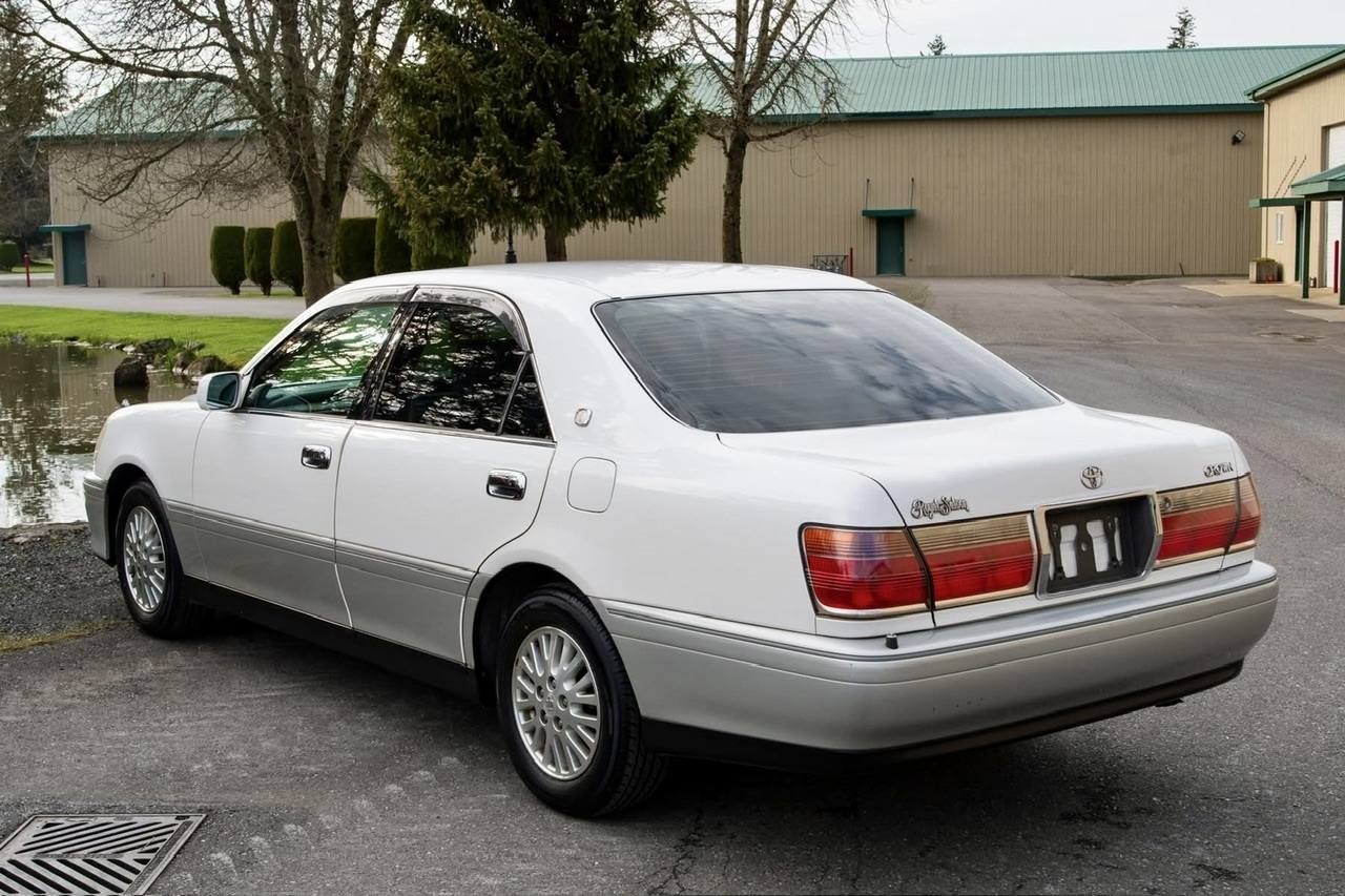 2000 Toyota Crown Sedan 2JZ RWD, PW. PL, PS, AC, Automatic