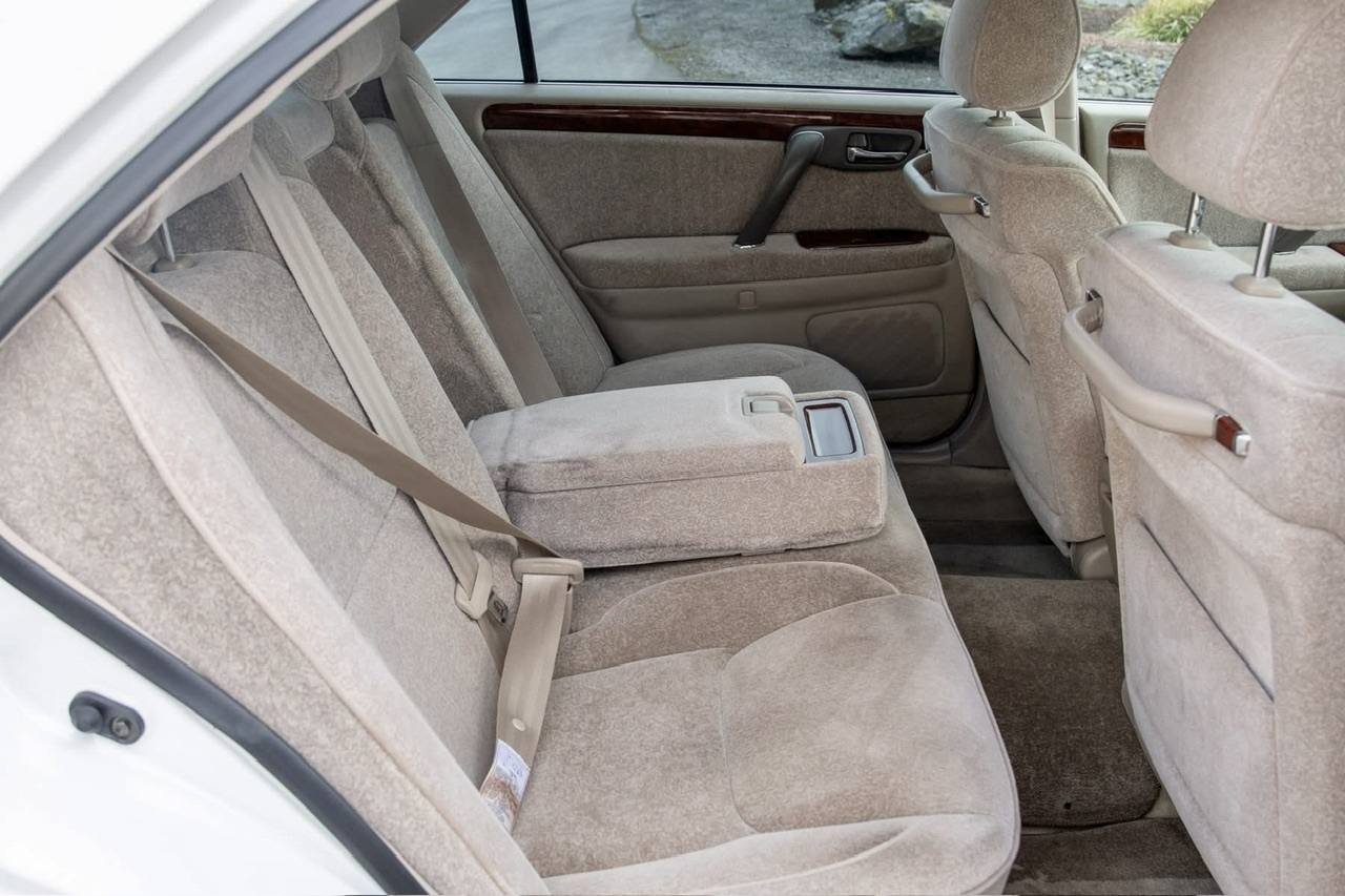 2000 Toyota Crown Sedan 2JZ RWD, PW. PL, PS, AC, Automatic