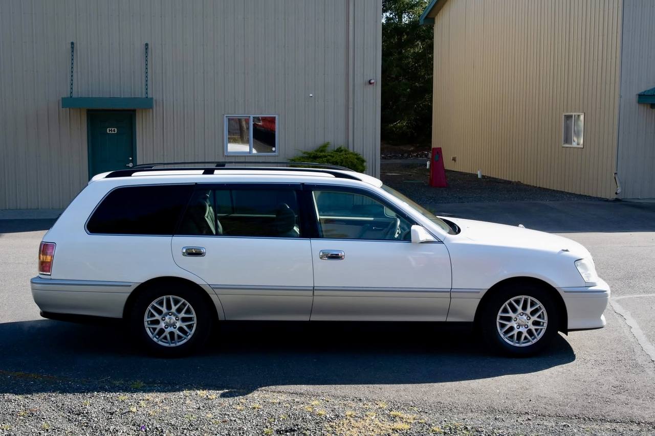 2000 Toyota Crown Estate  2JZ RWD, PW. PL, PS, AC, Navi, Automatic