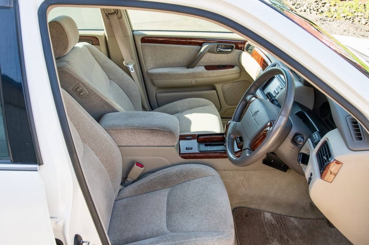 2000 Toyota Crown Estate  2JZ RWD, PW. PL, PS, AC, Navi, Automatic