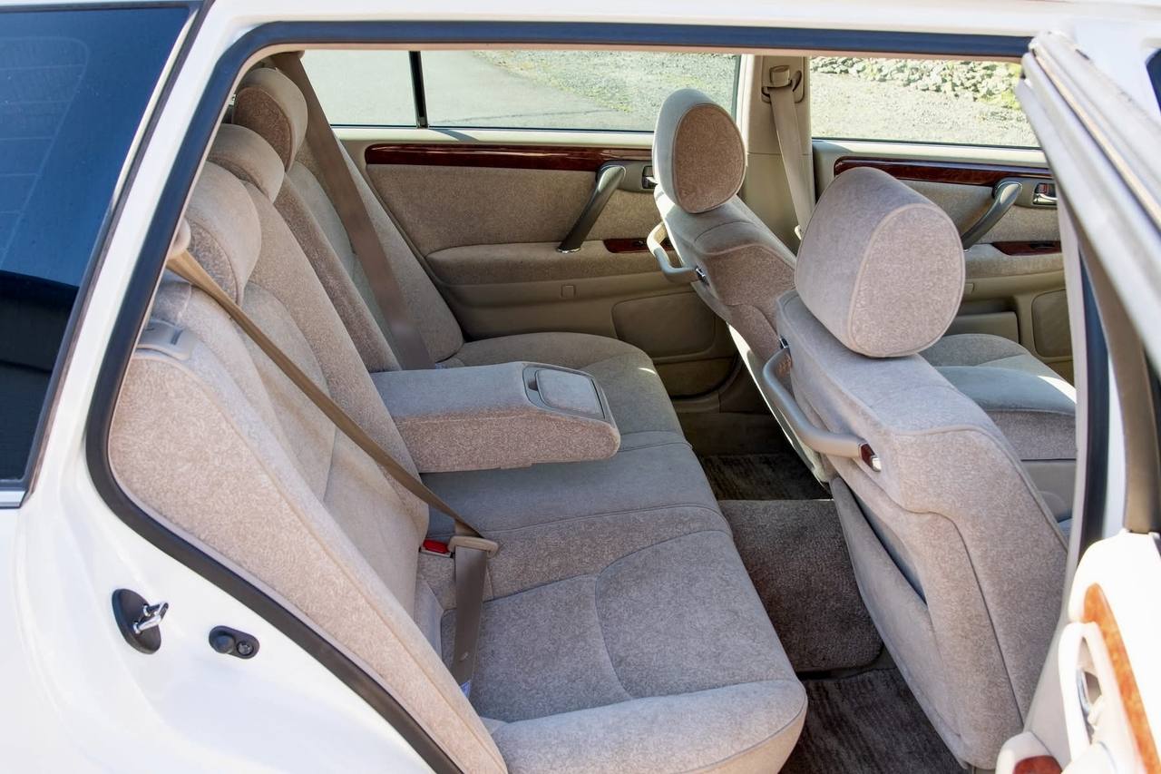 2000 Toyota Crown Estate  2JZ RWD, PW. PL, PS, AC, Navi, Automatic