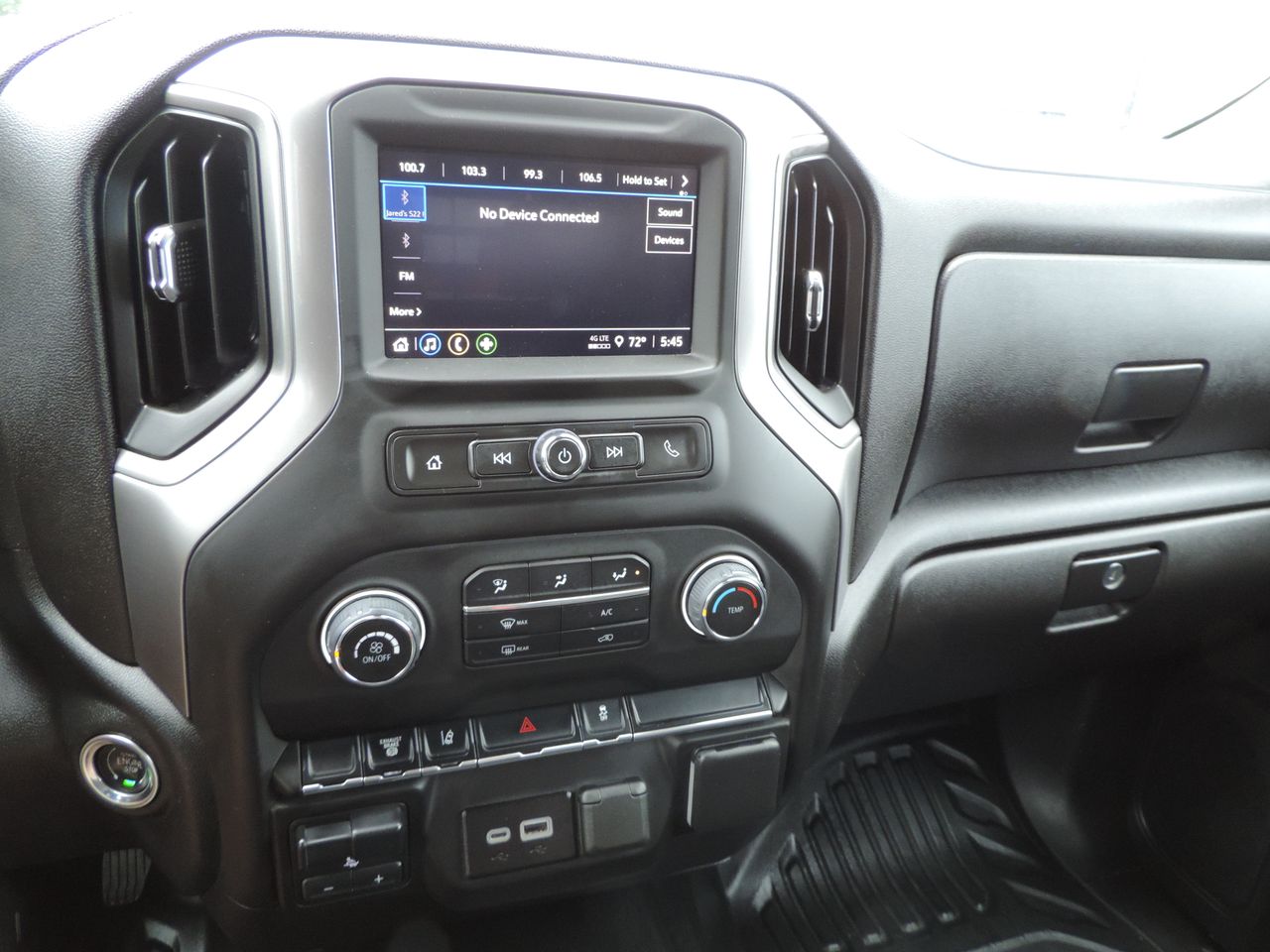 2024 Chevrolet Silverado 3500HD Crew Cab W/T Flatbed DRW 4WD