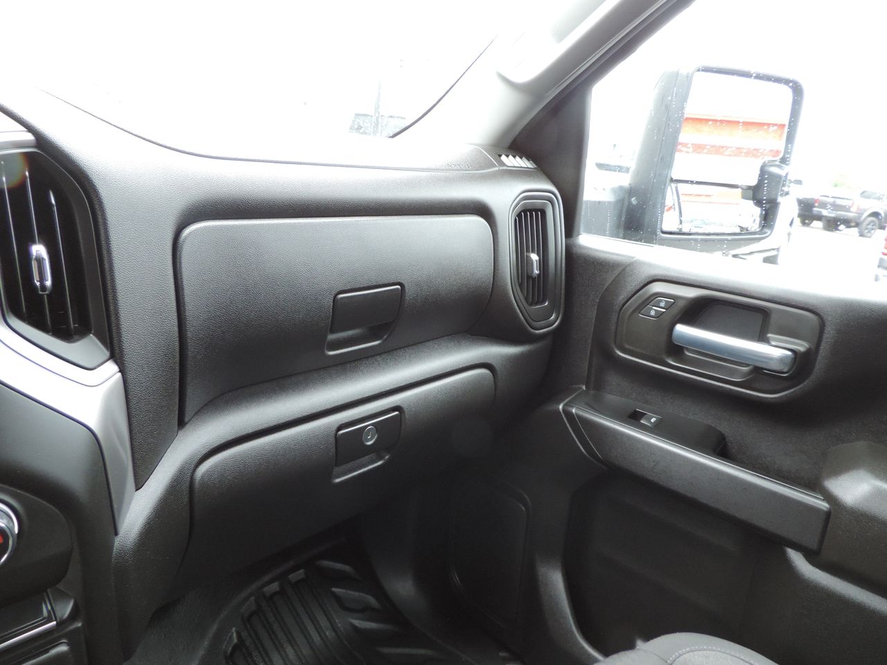 2024 Chevrolet Silverado 3500HD Crew Cab W/T Flatbed DRW 4WD