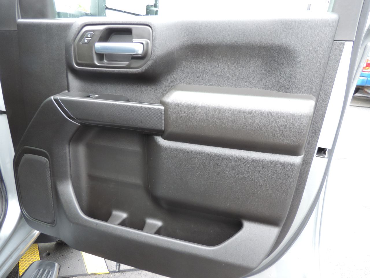 2024 Chevrolet Silverado 3500HD Crew Cab W/T Flatbed DRW 4WD