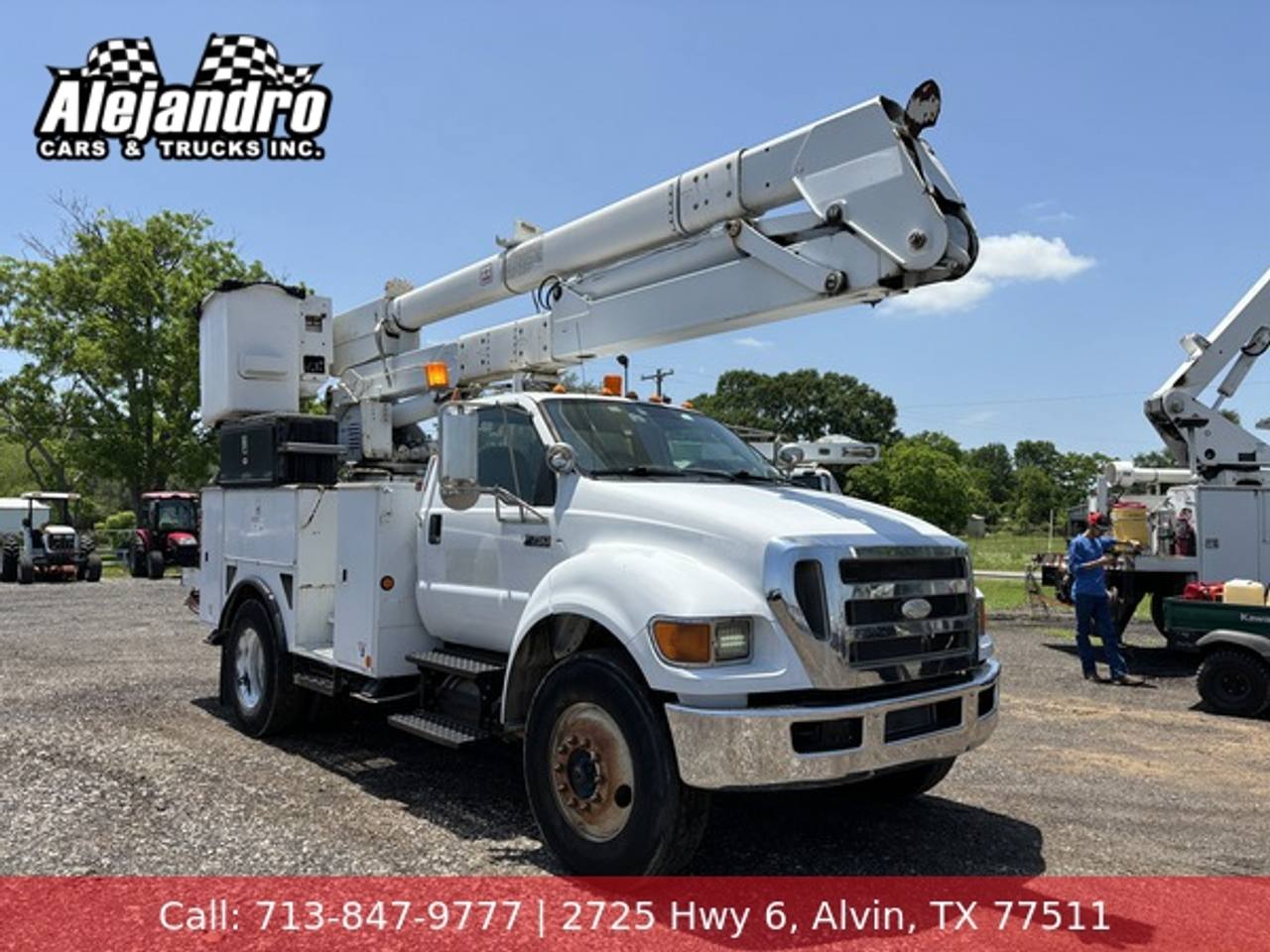 2009 Ford F-750 Regular Cab Bucket Truck 2WD DRW