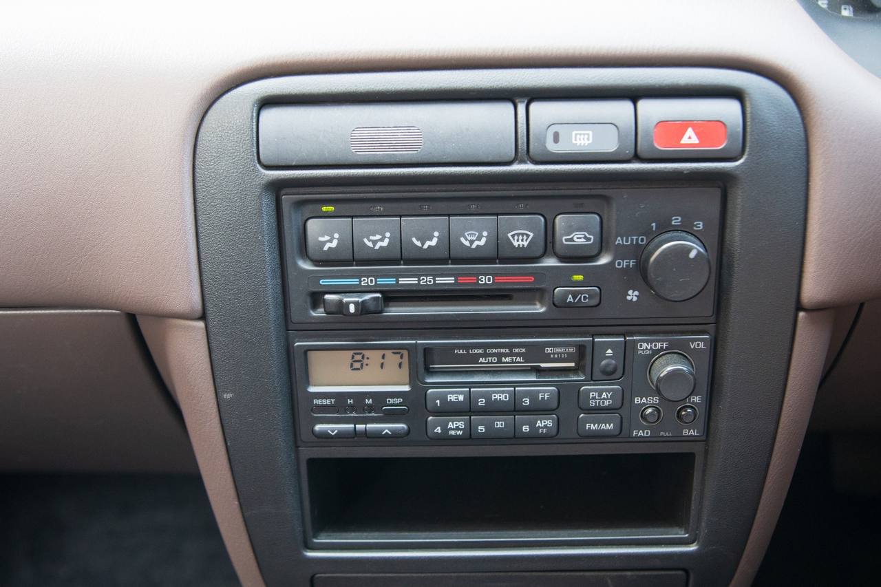 1996 Nissan Sunny Super Saloon FWD, EFI, PS, PW, ABS, AC, Auto