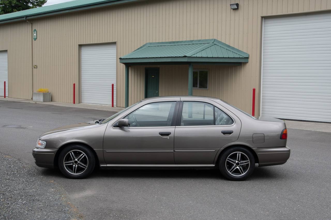 1996 Nissan Sunny Super Saloon FWD, EFI, PS, PW, ABS, AC, Auto