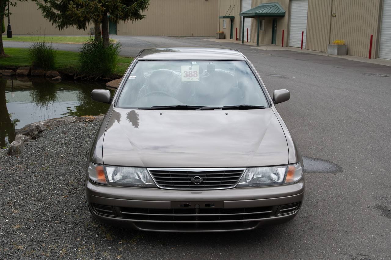 1996 Nissan Sunny Super Saloon FWD, EFI, PS, PW, ABS, AC, Auto