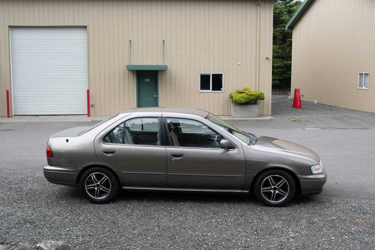 1996 Nissan Sunny Super Saloon FWD, EFI, PS, PW, ABS, AC, Auto