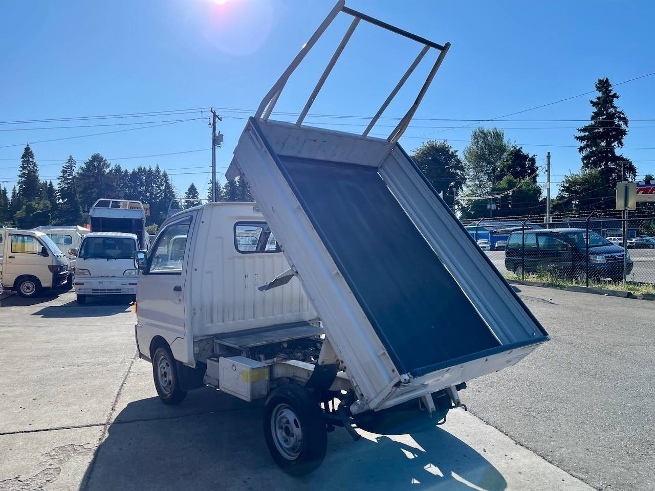 1995 Mitsubishi Minicab SD Dump 4WD, 2Hi-4Hi-4Lo, PS, AC, 5MT, LSD