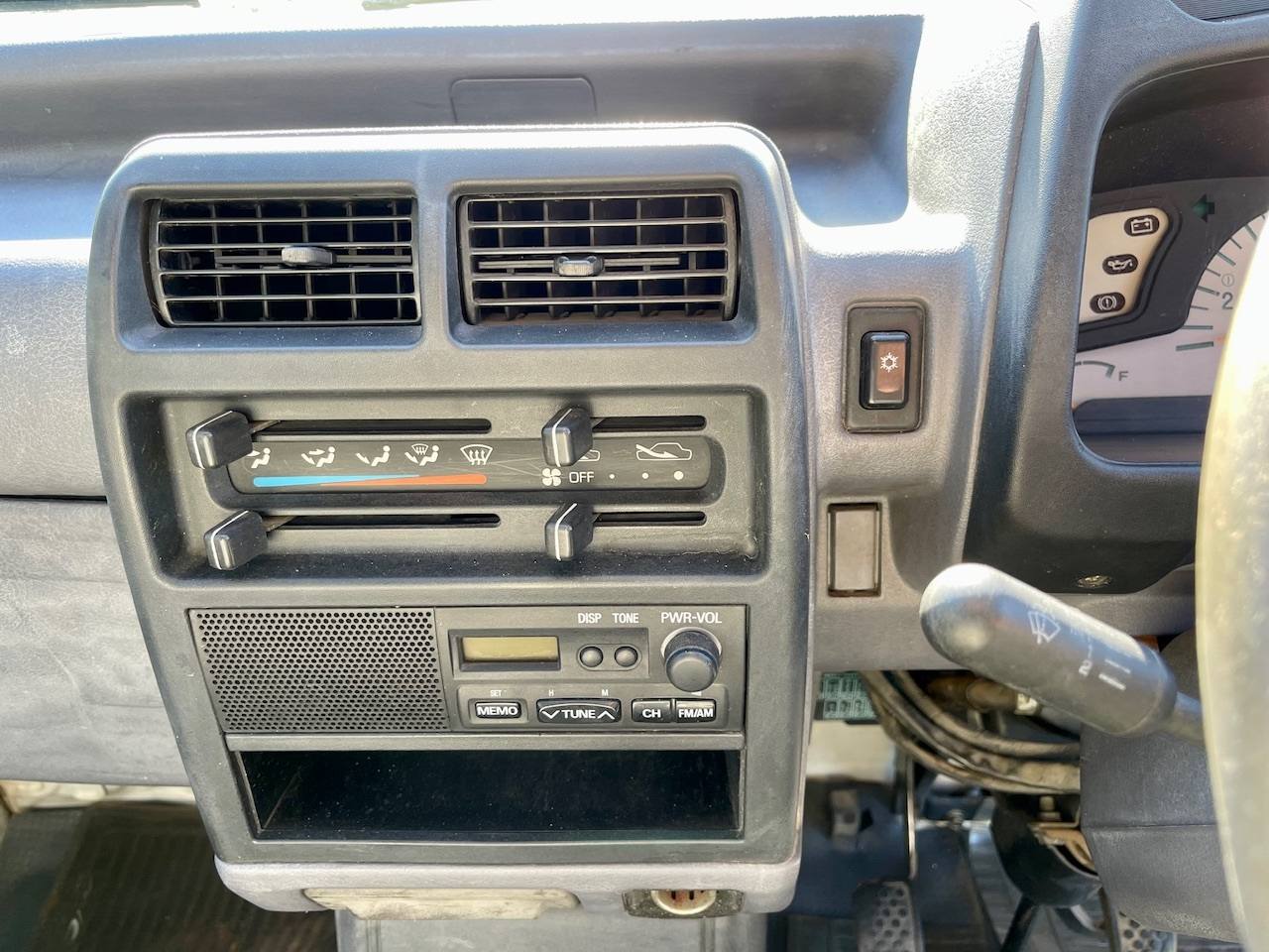 1995 Mitsubishi Minicab SD Dump 4WD, 2Hi-4Hi-4Lo, PS, AC, 5MT, LSD